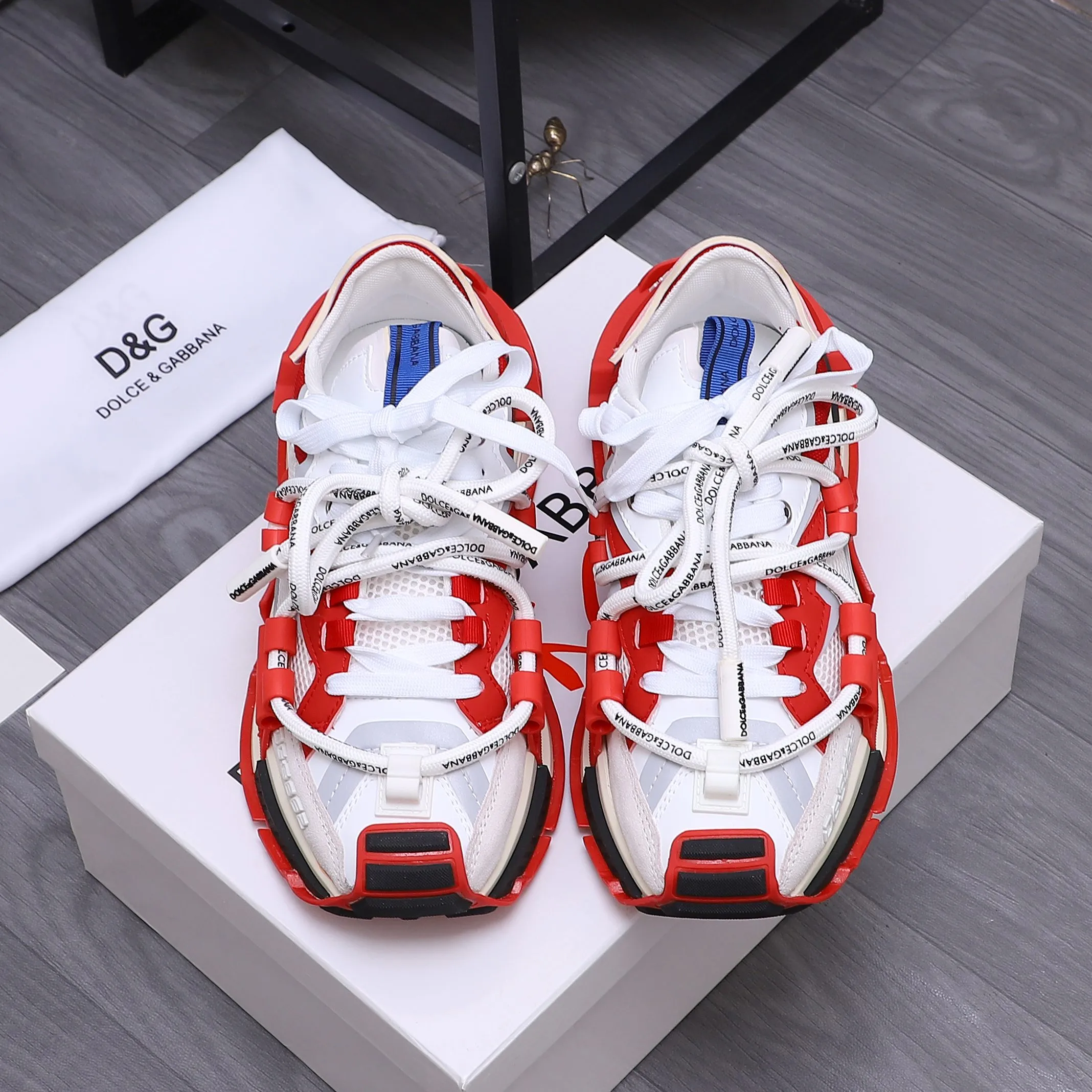 Men's shoes 💰660 Product trademark: DG (Dolce & Gabbana) casual shoes for couples. Regular size: 35-46 (45.46 is custom-made and non-returnable) Product materials: Selected cowhide stitching mesh upper, mesh lining, cowhide insole, original outsole